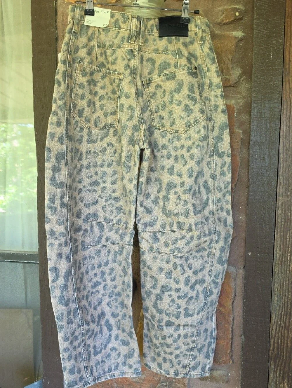 We The Free Leopard Barrel Jeams BNWT Sz 24 - Picture 3 of 5
